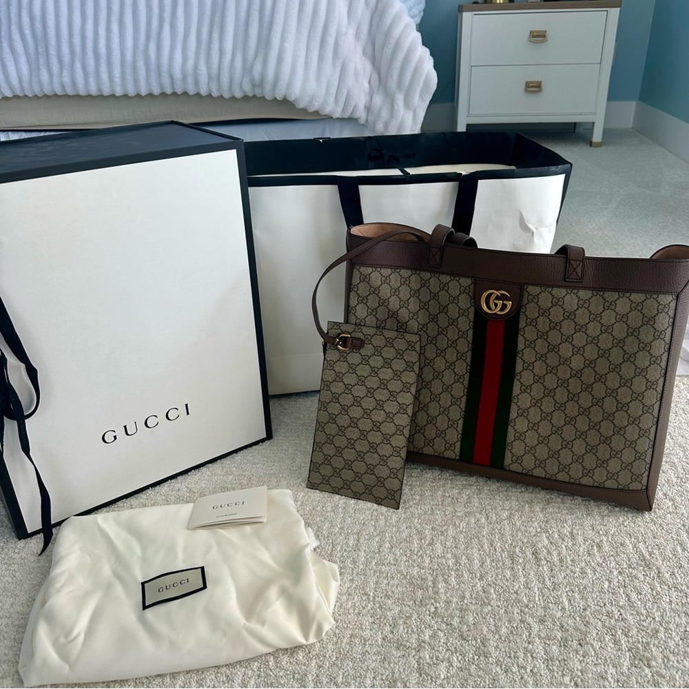 Gucci Ophidia GG tote with pouch!